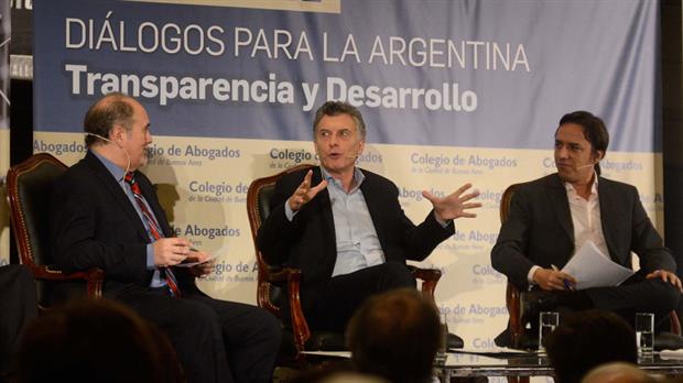 El Presidente, con los periodistas Blanck y Del Rio, reclamó celeridad a la Justicia